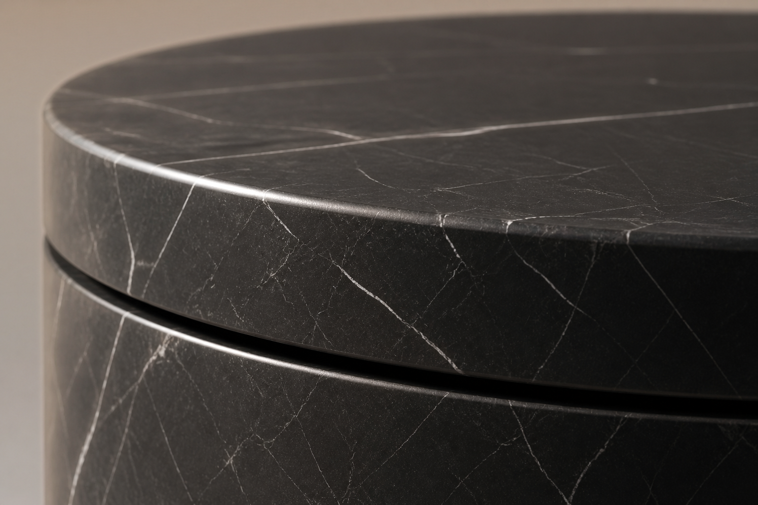 Circular Shadow-Gap Base Disc black marble plinth base by 1-OPH, surface detail