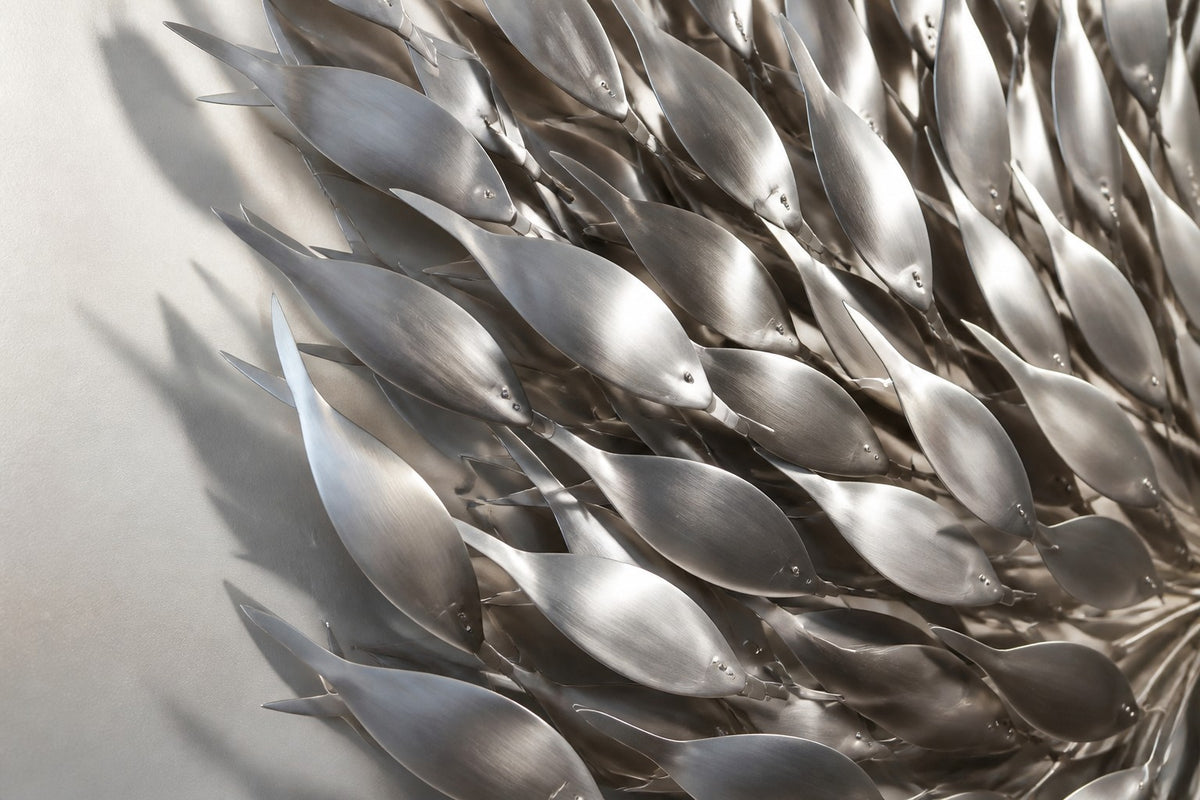 Cardume — Ø 200 cm satin stainless steel shoal of fish wall sculpture, close detail of the surface and edge