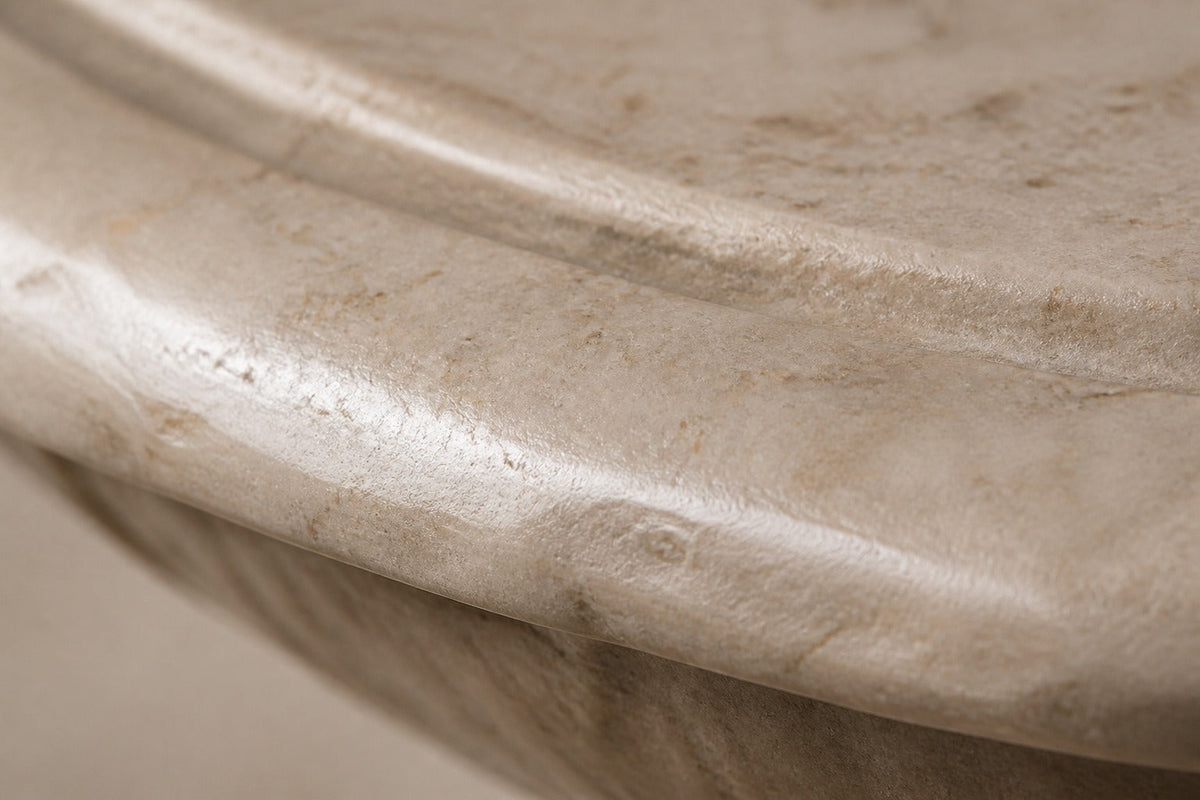 Fontena Ø65 limestone pedestal fountain, close detail of the surface and the basin rim