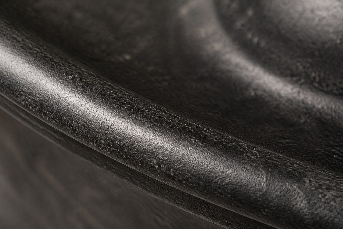 Kasumia Ø65 stone pedestal fountain, close detail of the surface and the basin rim