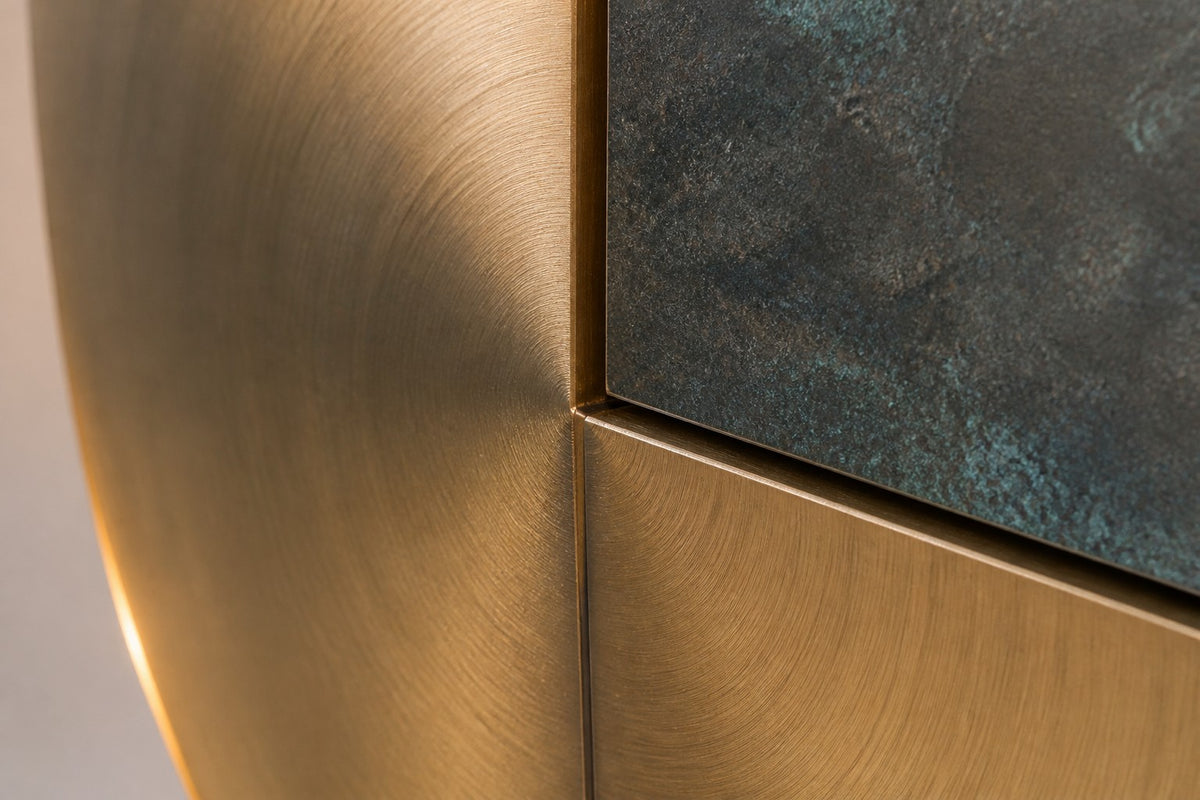 Meridian — Ø 120 cm bronze-tone disc wall fountain, close detail of the surface and edge