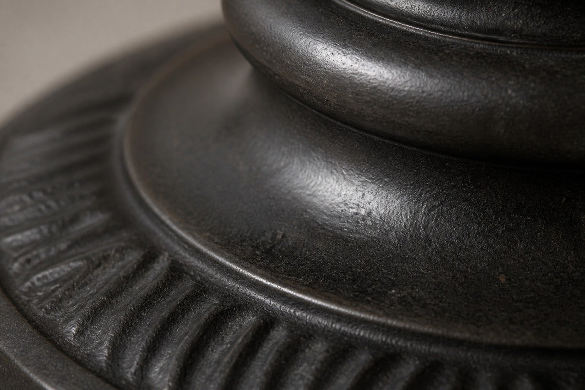 Nadira Ø65 stone pedestal fountain, close detail of the surface and the basin rim