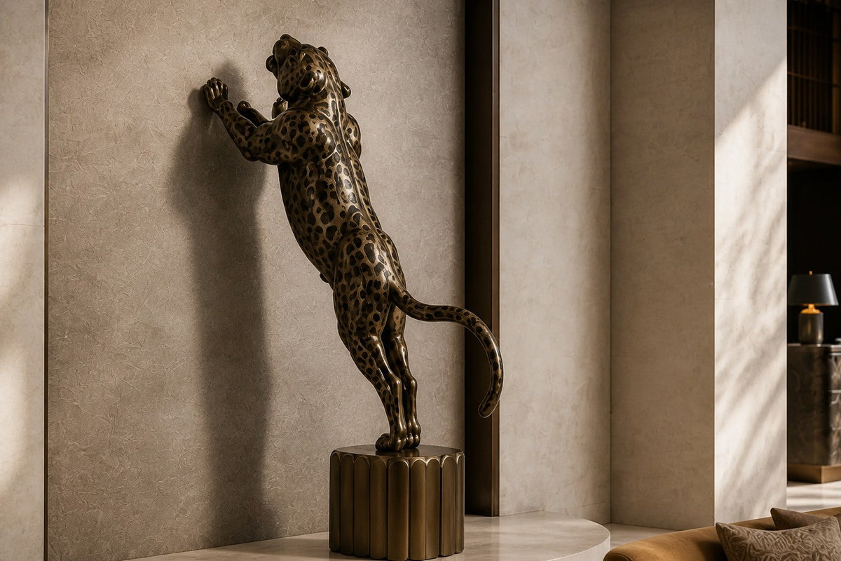 Nimr 40 — 40 cm dark bronze wall sculpture of a spotted leopard climbing the wall, close view in the room