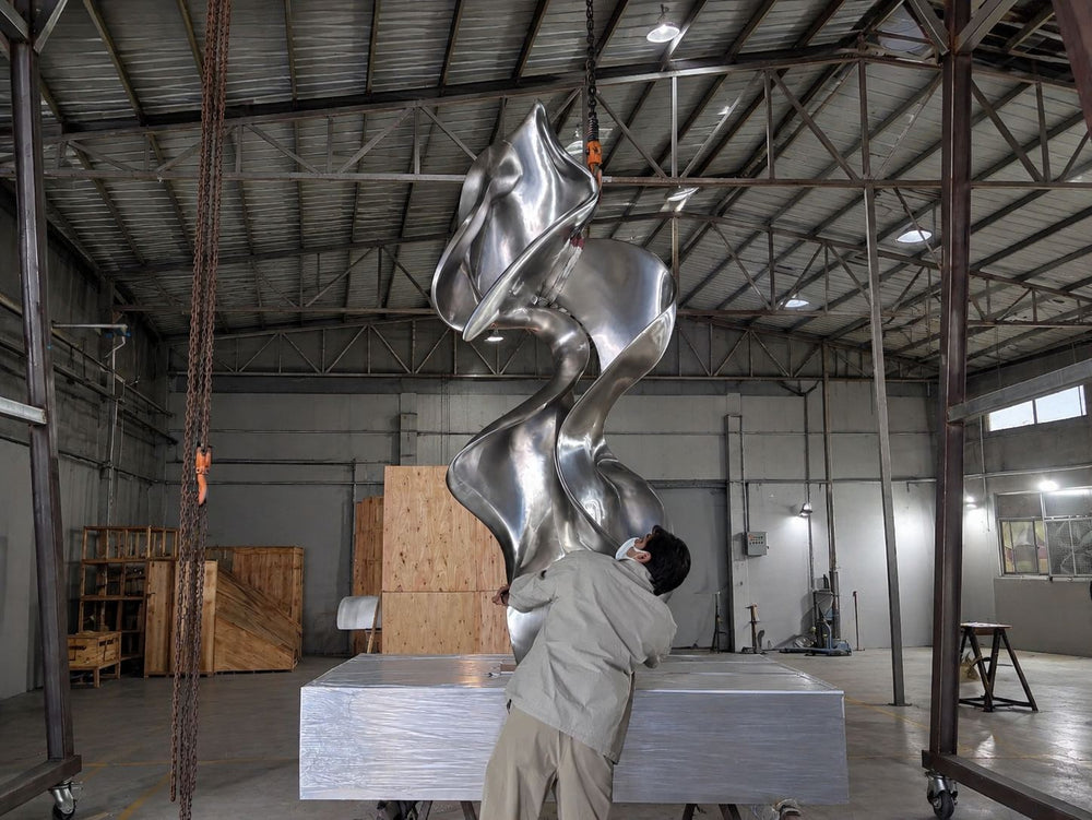 The Ribbon, mirror stainless steel, standing in the workshop before delivery